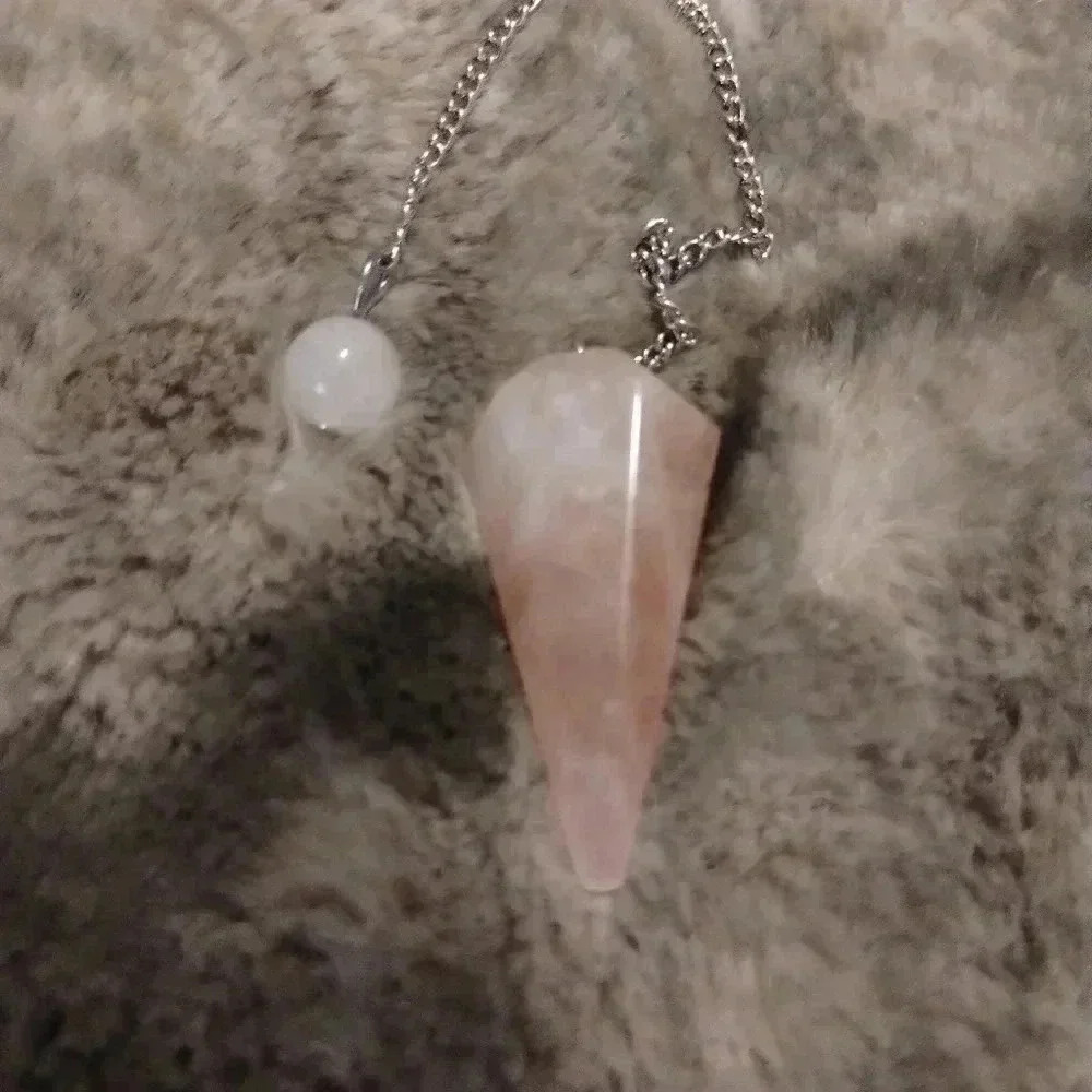 Rose quartz pendulum - Picture 3 of 6